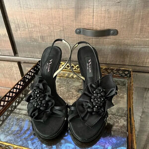 NWOT Black Nina Appliqué 4” Heels